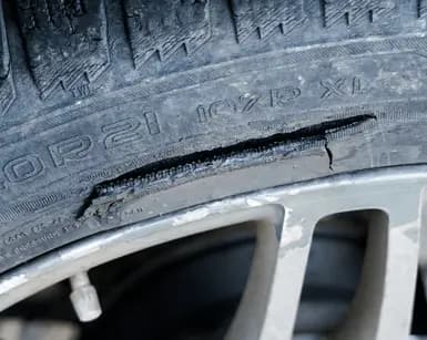 Sidewall Damage & Emergency Callouts — mobile tyre puncture repair Dubai